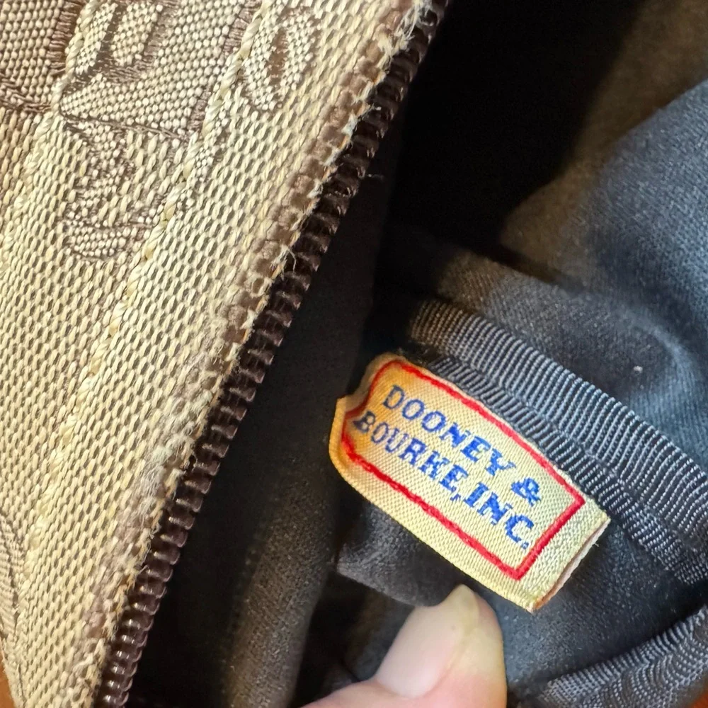 Vintage DOONEY & BOURKE Signature Crest Hobo Bag